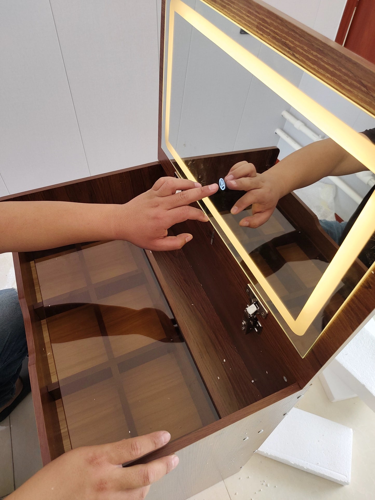 Niles Traditional Vanity Desk