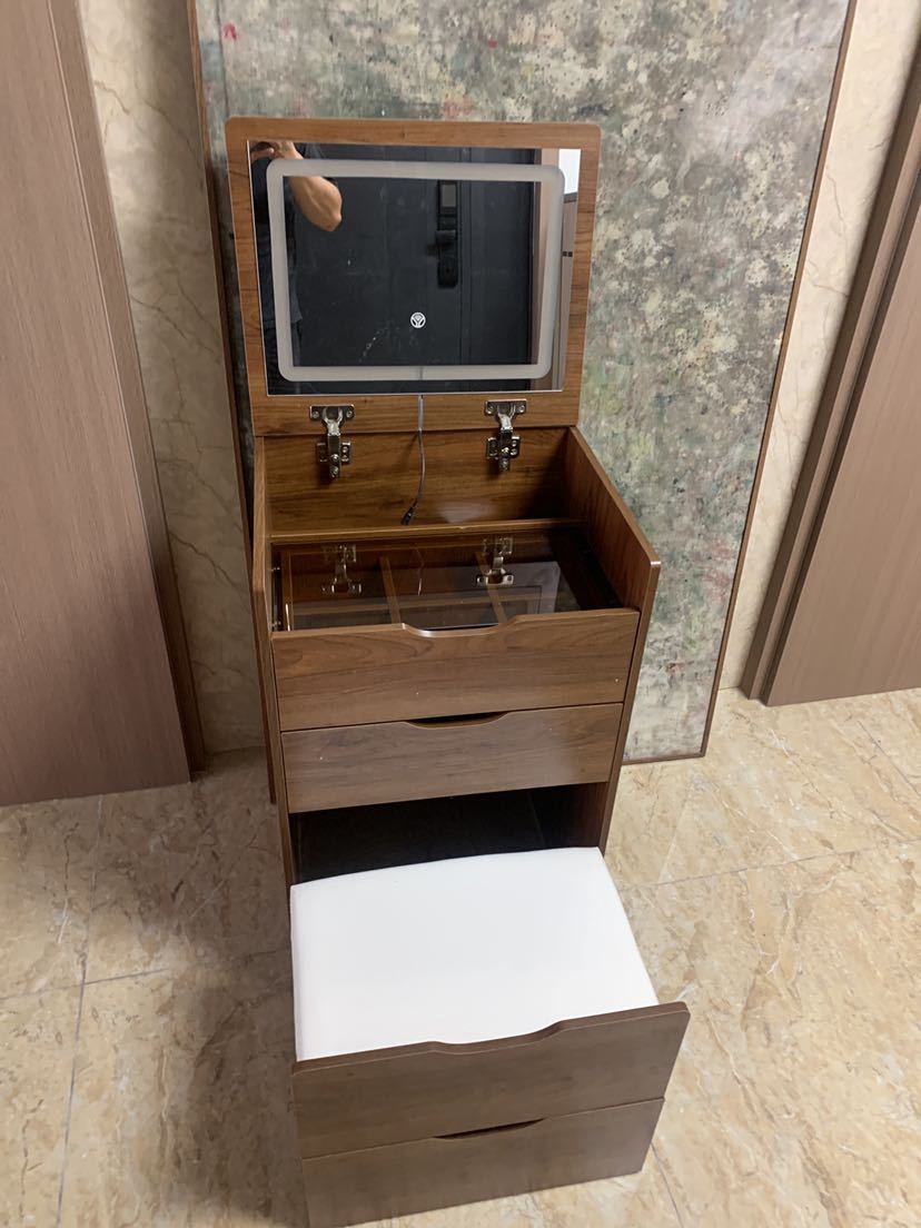 Niles Traditional Vanity Desk
